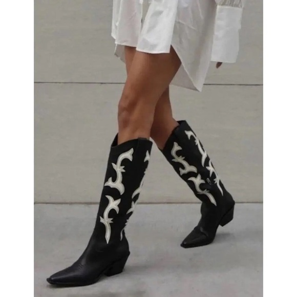 Dolce Vita Shoes - Dolce Vita Black Western Heeled Boots with White Embroidery